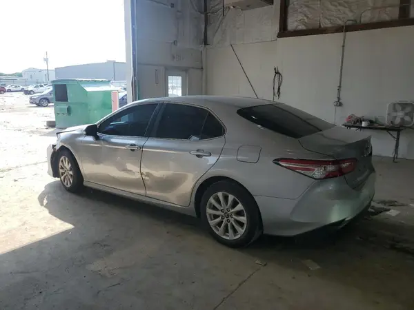 4T1B11HK2JU535144 2018 TOYOTA CAMRY - Image 2