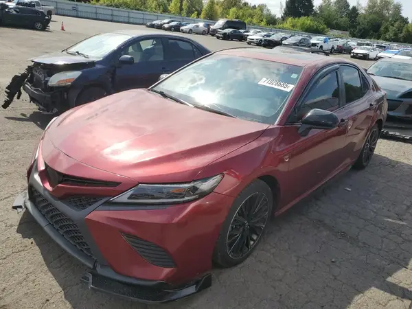4T1B11HK2JU537105 2018 TOYOTA CAMRY - Image 1