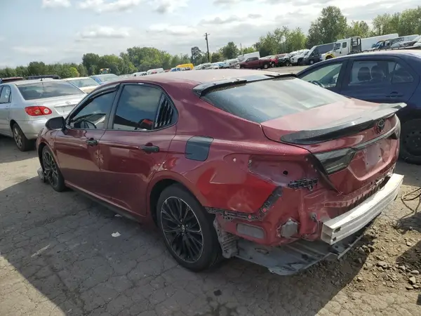 4T1B11HK2JU537105 2018 TOYOTA CAMRY - Image 2
