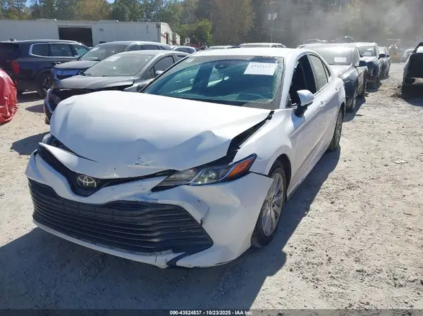 4T1B11HK2JU537329 2018 TOYOTA CAMRY - Image 2