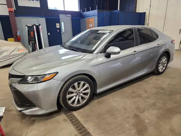 4T1B11HK2JU538447 2018 TOYOTA CAMRY - Image 1