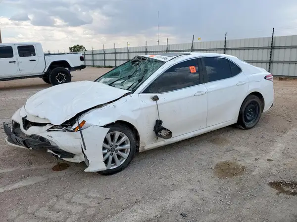 4T1B11HK2JU538495 2018 TOYOTA CAMRY - Image 1