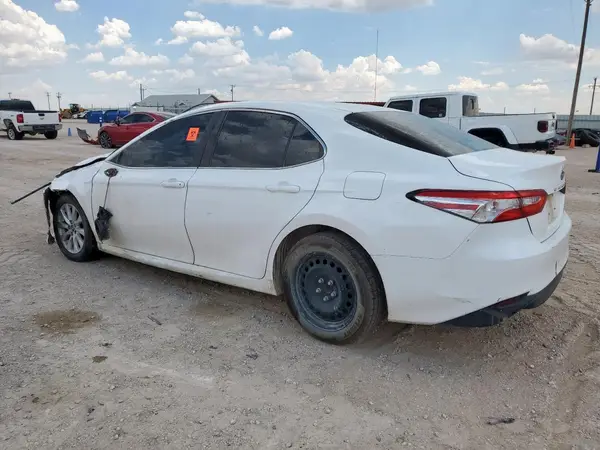 4T1B11HK2JU538495 2018 TOYOTA CAMRY - Image 2