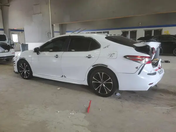 4T1B11HK2JU538691 2018 TOYOTA CAMRY - Image 2