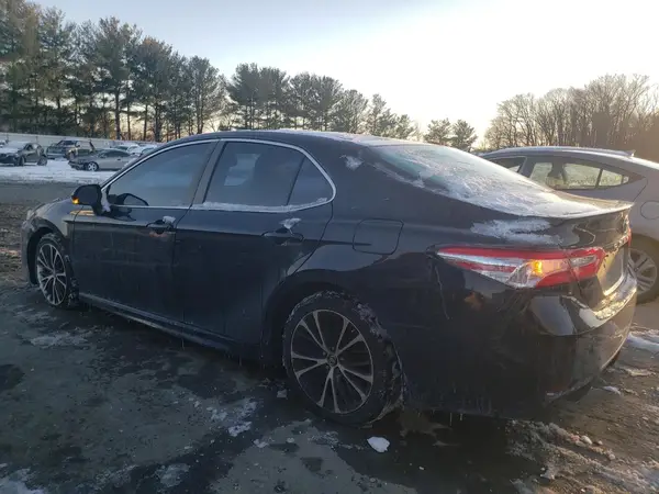 4T1B11HK2JU539498 2018 TOYOTA CAMRY - Image 2