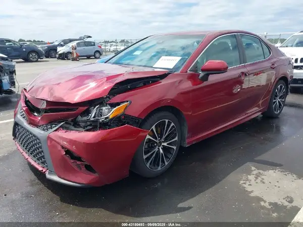 4T1B11HK2JU540117 2018 TOYOTA CAMRY - Image 2