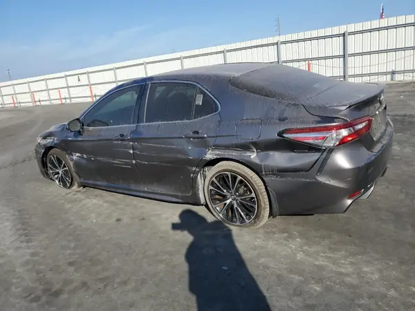 4T1B11HK2JU540649 2018 TOYOTA CAMRY - Image 2