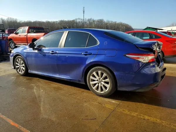 4T1B11HK2JU540988 2018 TOYOTA CAMRY - Image 2