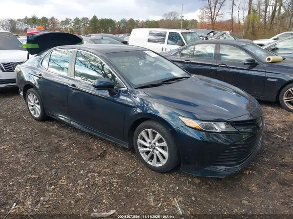 4T1B11HK2JU541140 2018 TOYOTA CAMRY - Image 1