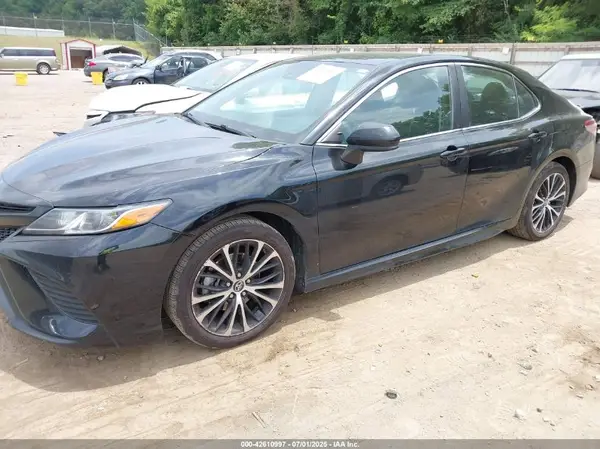 4T1B11HK2JU542353 2018 TOYOTA CAMRY - Image 2