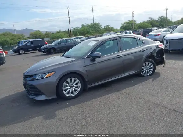 4T1B11HK2JU542739 2018 TOYOTA CAMRY - Image 2