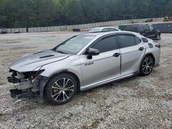 4T1B11HK2JU542966 2018 TOYOTA CAMRY - Image 1