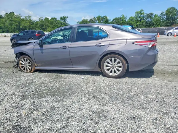 4T1B11HK2JU543115 2018 TOYOTA CAMRY - Image 2