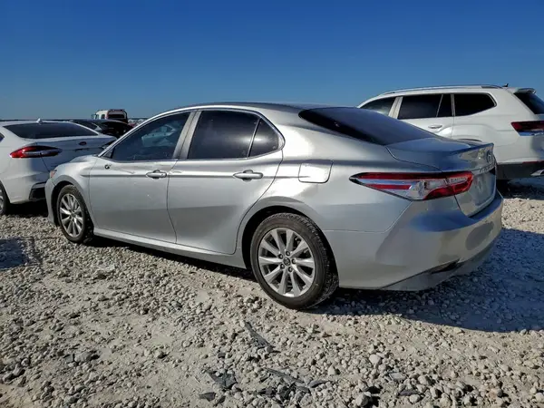 4T1B11HK2JU543650 2018 TOYOTA CAMRY - Image 2