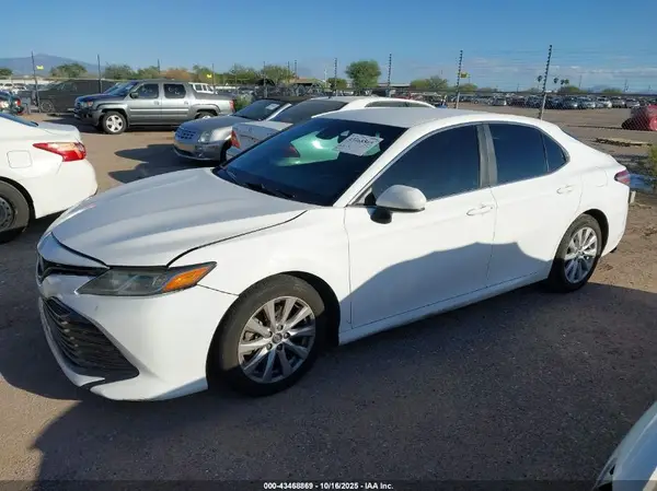 4T1B11HK2JU544281 2018 TOYOTA CAMRY - Image 2