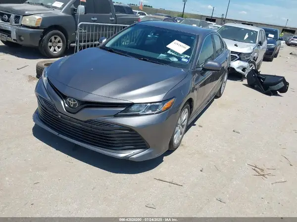 4T1B11HK2JU544717 2018 TOYOTA CAMRY - Image 2