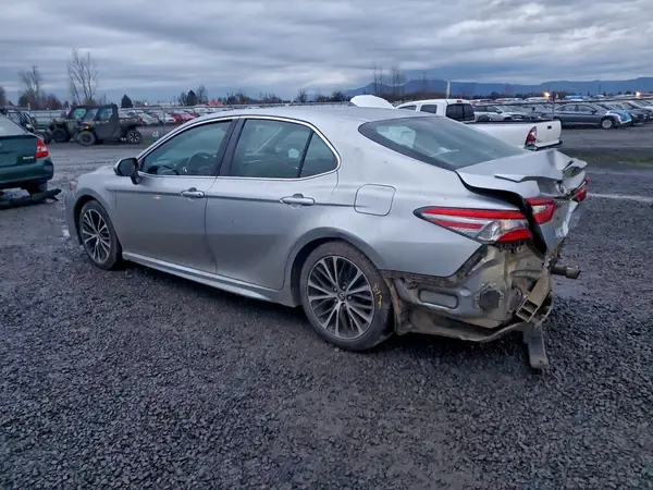 4T1B11HK2JU544801 2018 TOYOTA CAMRY - Image 2