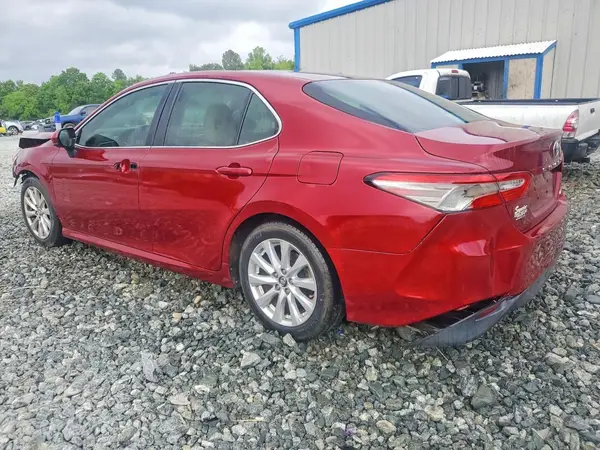4T1B11HK2JU544829 2018 TOYOTA CAMRY - Image 2