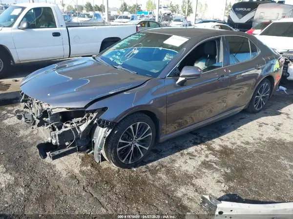 4T1B11HK2JU545088 2018 TOYOTA CAMRY - Image 2