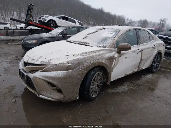 4T1B11HK2JU545396 2018 TOYOTA CAMRY - Image 2
