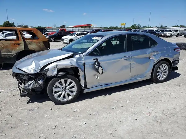 4T1B11HK2JU546273 2018 TOYOTA CAMRY - Image 1