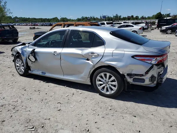 4T1B11HK2JU546273 2018 TOYOTA CAMRY - Image 2