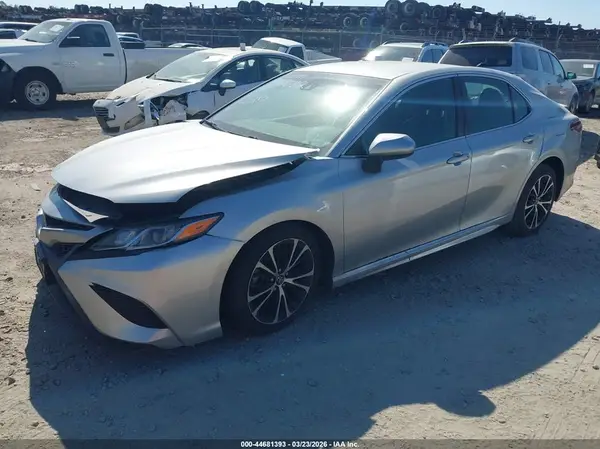 4T1B11HK2JU547682 2018 TOYOTA CAMRY - Image 2