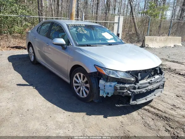 4T1B11HK2JU547987 2018 TOYOTA CAMRY - Image 1