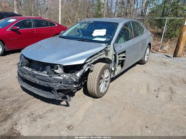 4T1B11HK2JU547987 2018 TOYOTA CAMRY - Image 2