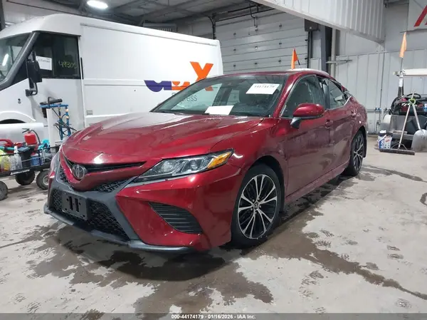 4T1B11HK2JU548623 2018 TOYOTA CAMRY - Image 2