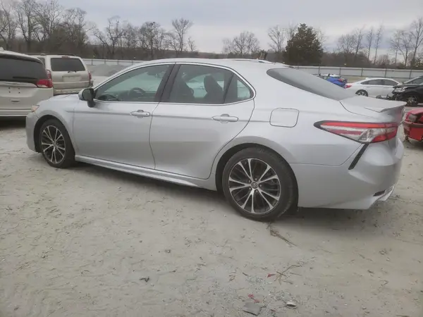 4T1B11HK2JU549111 2018 TOYOTA CAMRY - Image 2