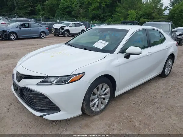 4T1B11HK2JU549531 2018 TOYOTA CAMRY - Image 2