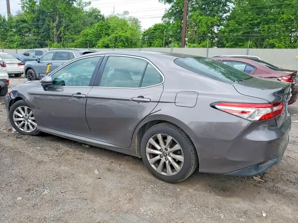 4T1B11HK2JU550095 2018 TOYOTA CAMRY - Image 2