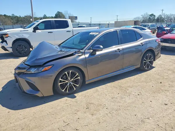 4T1B11HK2JU553028 2018 TOYOTA CAMRY - Image 1