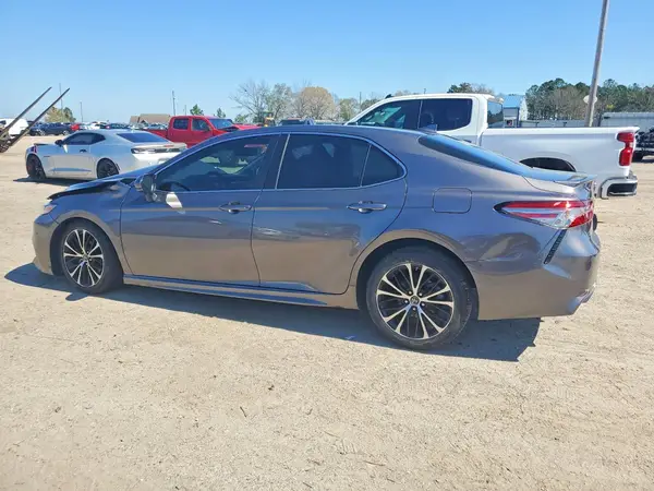 4T1B11HK2JU553028 2018 TOYOTA CAMRY - Image 2
