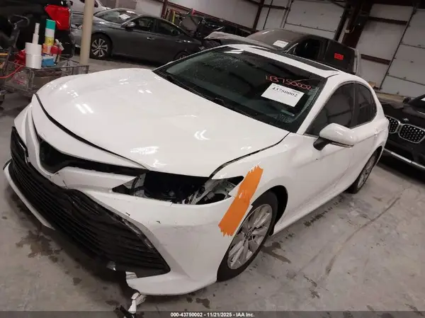 4T1B11HK2JU554597 2018 TOYOTA CAMRY - Image 2