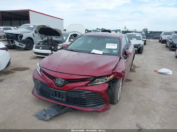 4T1B11HK2JU555264 2018 TOYOTA CAMRY - Image 2