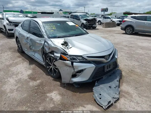 4T1B11HK2JU555376 2018 TOYOTA CAMRY - Image 1