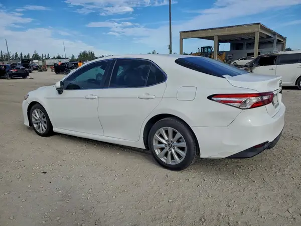 4T1B11HK2JU556706 2018 TOYOTA CAMRY - Image 2