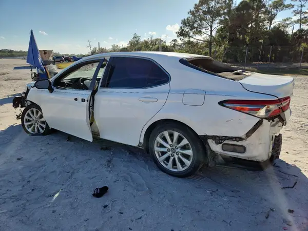 4T1B11HK2JU556799 2018 TOYOTA CAMRY - Image 2