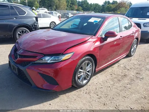 4T1B11HK2JU557287 2018 TOYOTA CAMRY - Image 2