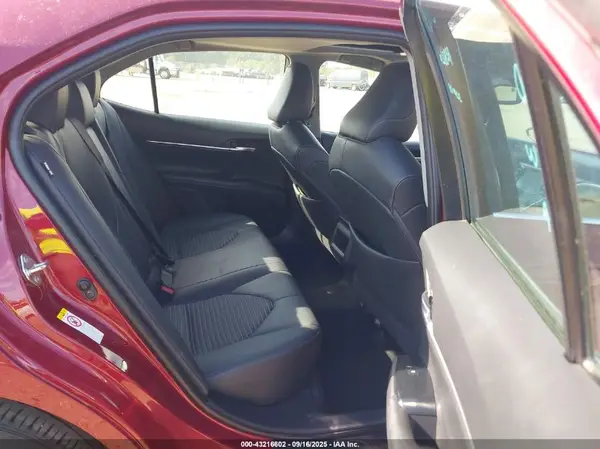 4T1B11HK2JU557287 2018 TOYOTA CAMRY - Image 8