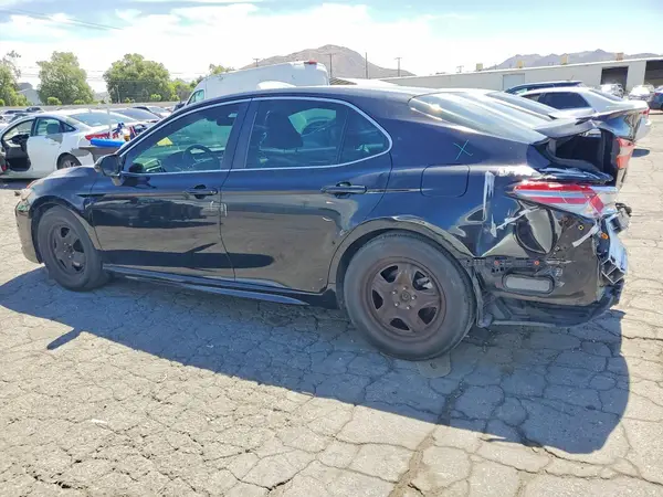 4T1B11HK2JU558357 2018 TOYOTA CAMRY - Image 2