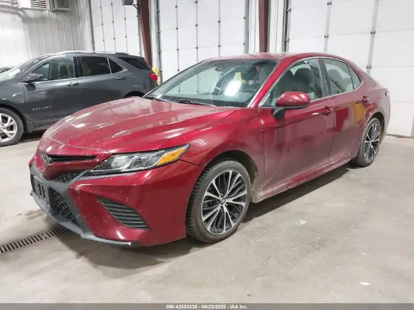 4T1B11HK2JU560061 2018 TOYOTA CAMRY - Image 2