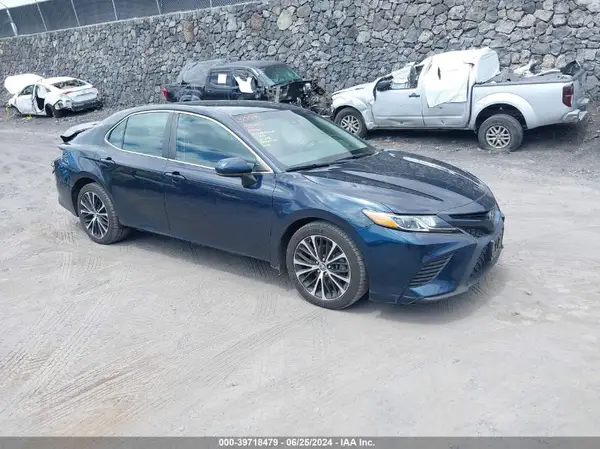 4T1B11HK2JU560464 2018 TOYOTA CAMRY - Image 1
