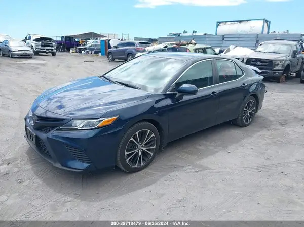 4T1B11HK2JU560464 2018 TOYOTA CAMRY - Image 2