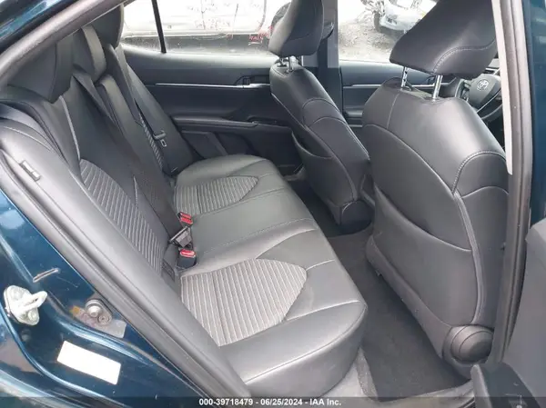 4T1B11HK2JU560464 2018 TOYOTA CAMRY - Image 8