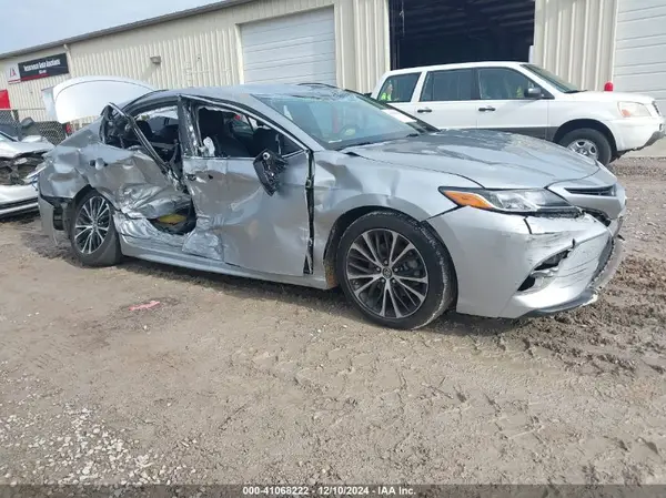 4T1B11HK2JU564756 2018 TOYOTA CAMRY - Image 1