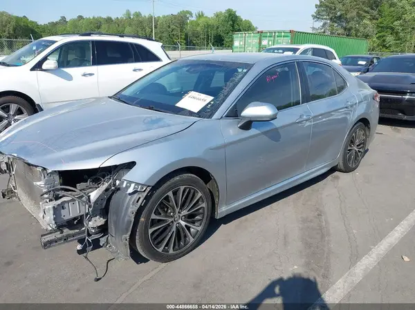 4T1B11HK2JU564806 2018 TOYOTA CAMRY - Image 2