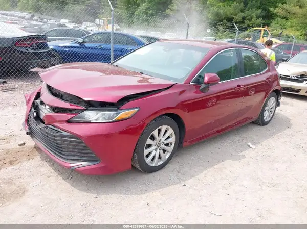 4T1B11HK2JU564885 2018 TOYOTA CAMRY - Image 2